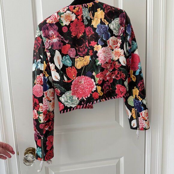 alice + olivia Zeta Whip Stitch Collar Cropped Leather Box Jacket - Picture 4 of 8